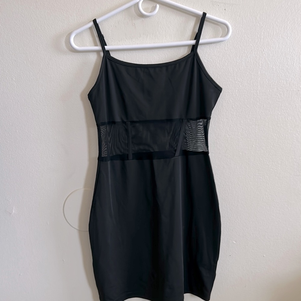 Black bodycon dress